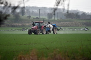 Pesticides : le Conseil d'Etat rejette de nouveaux recours contre les épandages près des habitations